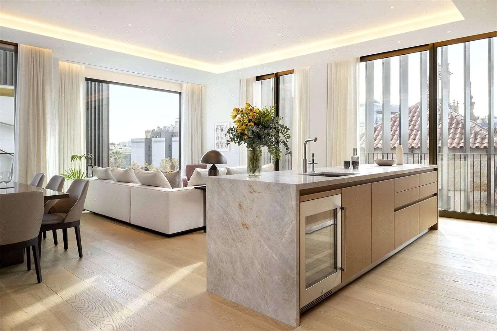 Salón con cocina abierta en un piso de Barcelona